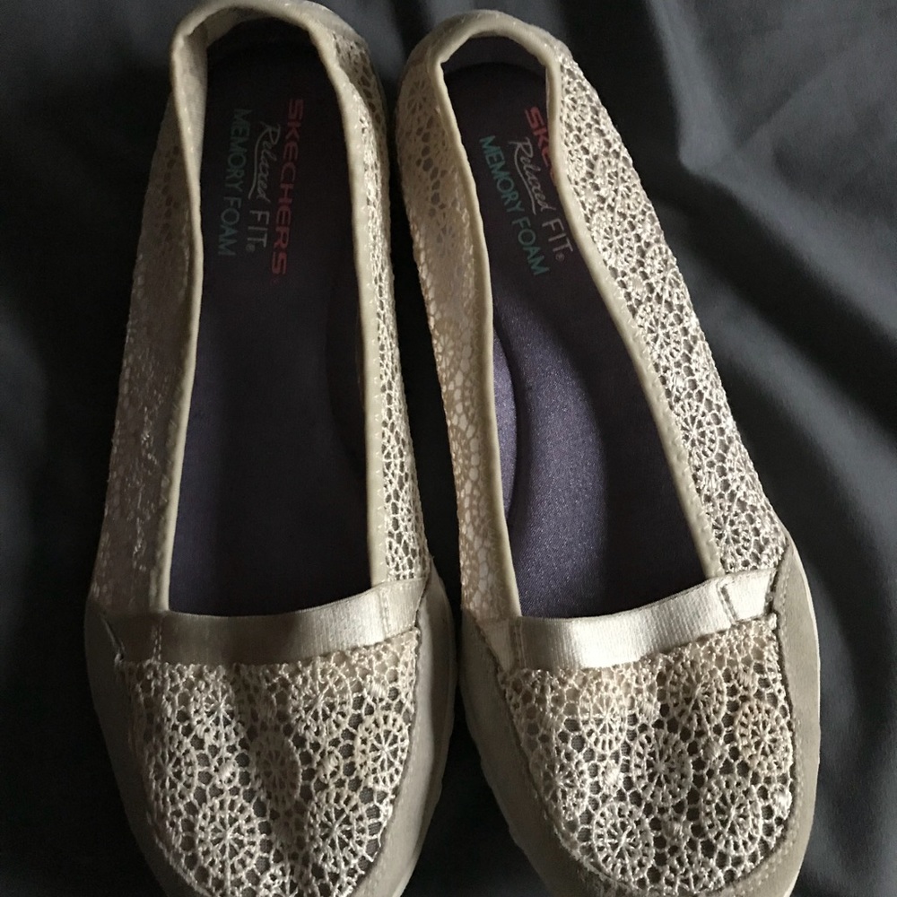Women’s SZ 8.5 Skechers